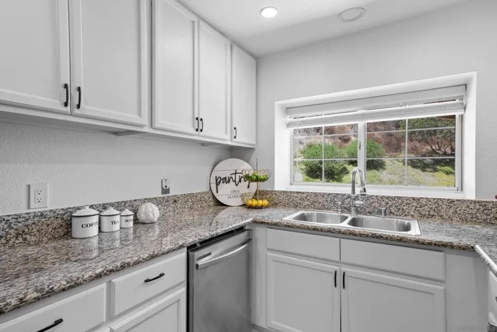 1881 Loreto Gln, Escondido, California 92027