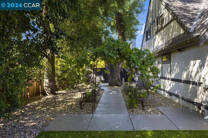 2316 Roundhill Dr, Alamo, California 94507