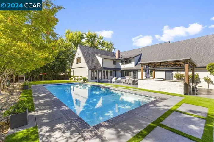 2316 Roundhill Dr, Alamo, California 94507