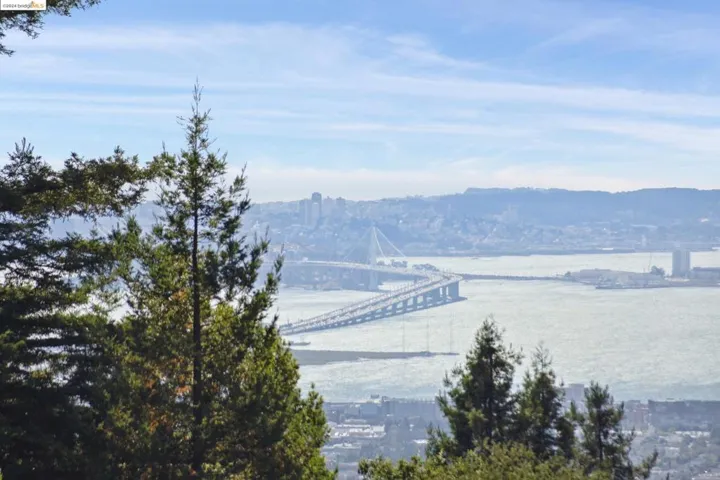 5824 Skyline Blvd, Oakland, California 94611