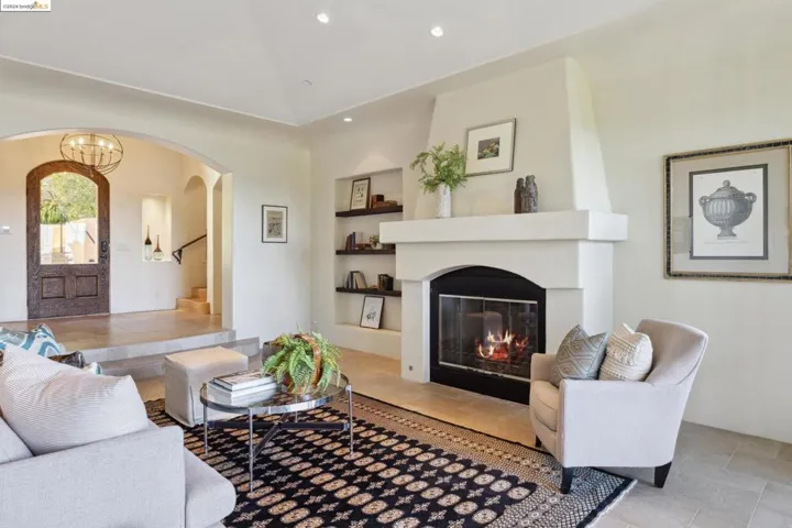 5824 Skyline Blvd, Oakland, California 94611