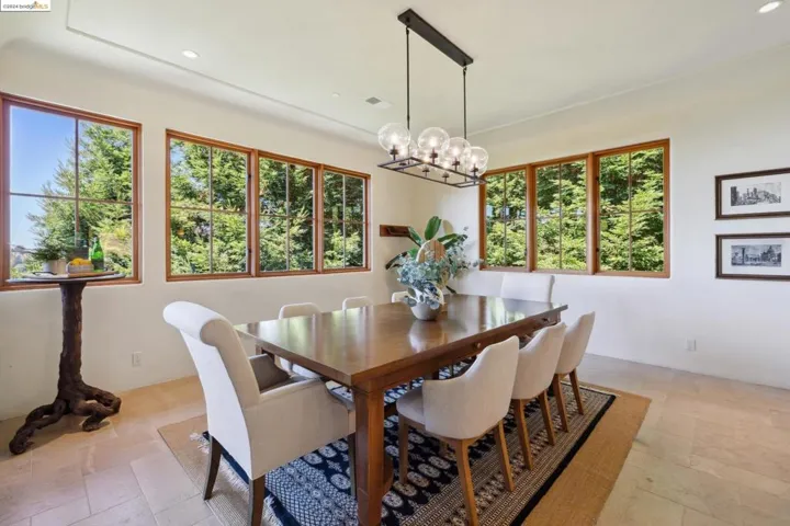 5824 Skyline Blvd, Oakland, California 94611