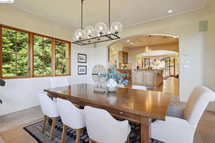 5824 Skyline Blvd, Oakland, California 94611