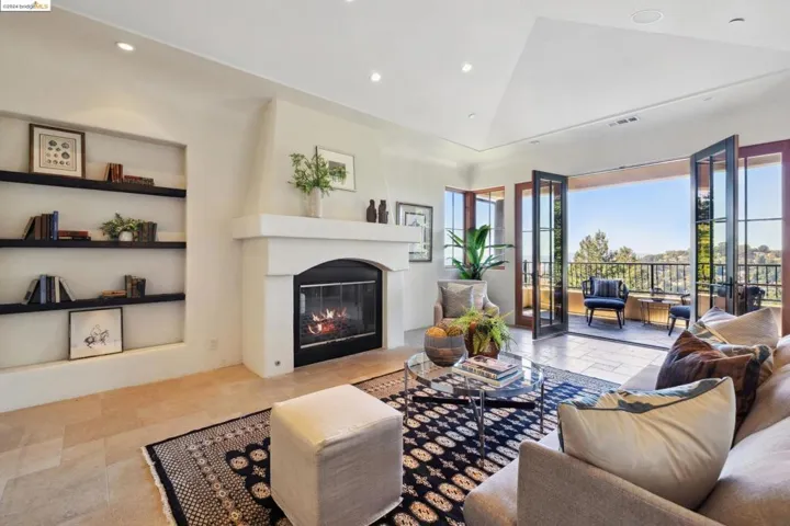 5824 Skyline Blvd, Oakland, California 94611