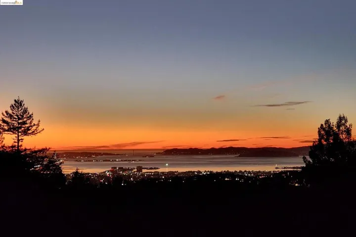 5824 Skyline Blvd, Oakland, California 94611
