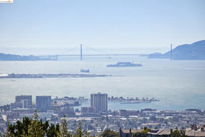 5824 Skyline Blvd, Oakland, California 94611