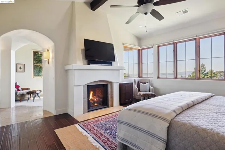 5824 Skyline Blvd, Oakland, California 94611