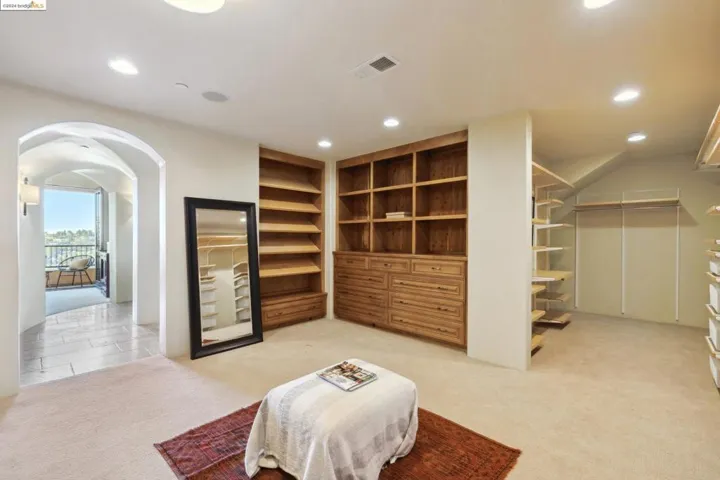 5824 Skyline Blvd, Oakland, California 94611