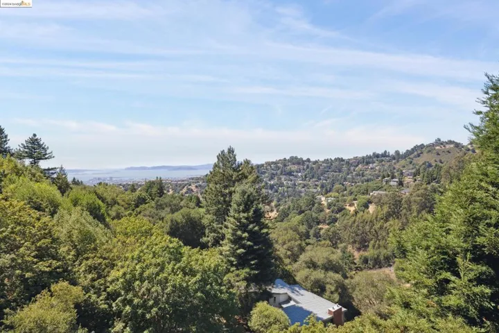 5824 Skyline Blvd, Oakland, California 94611