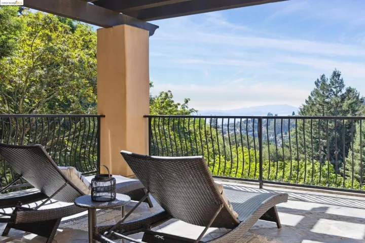 5824 Skyline Blvd, Oakland, California 94611