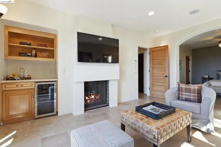 5824 Skyline Blvd, Oakland, California 94611