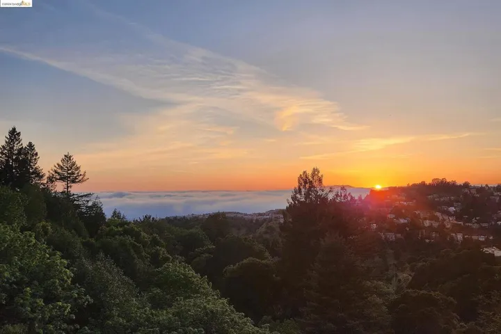 5824 Skyline Blvd, Oakland, California 94611