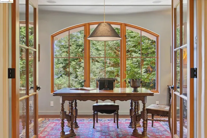 5824 Skyline Blvd, Oakland, California 94611