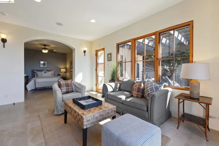 5824 Skyline Blvd, Oakland, California 94611