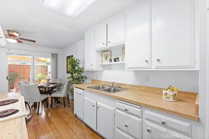 Kitchen and laundry hook ups behind the plant..