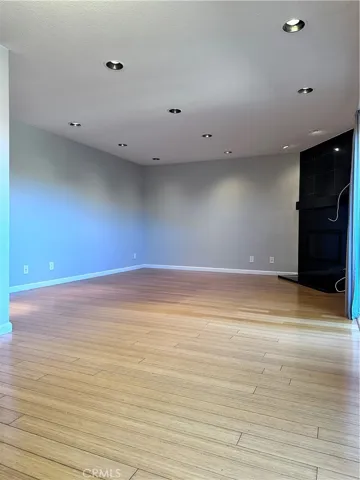 Living Room (current picture)
