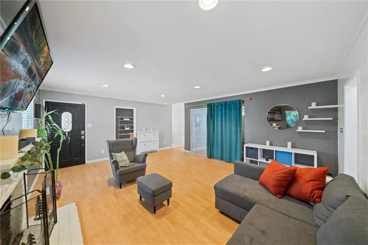 828 E Jefferson Avenue, Pomona, California 91767