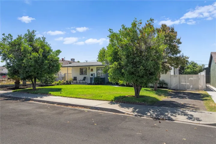 828 E Jefferson Avenue, Pomona, California 91767