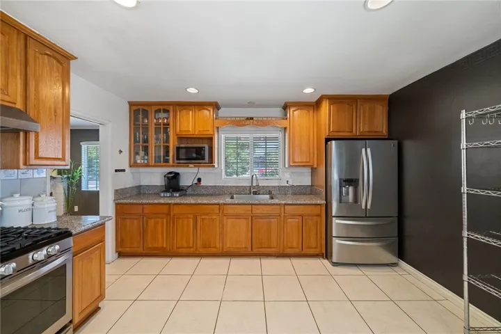 828 E Jefferson Avenue, Pomona, California 91767