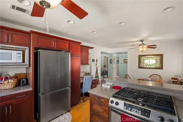 10 Falcon Lane, Redlands, California 92374