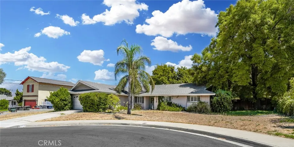 10 Falcon Lane, Redlands, California 92374