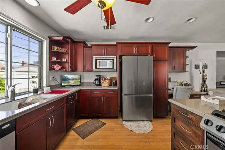 10 Falcon Lane, Redlands, California 92374
