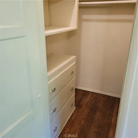 #F- walk-in closet (bedroom)