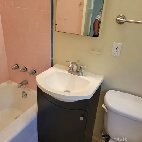 Tile surround