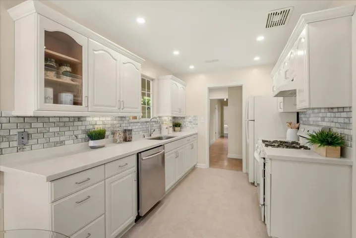 1657 Edgewood Drive, Palo Alto, California 94303