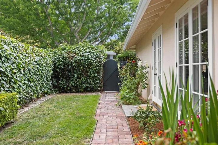 1657 Edgewood Drive, Palo Alto, California 94303