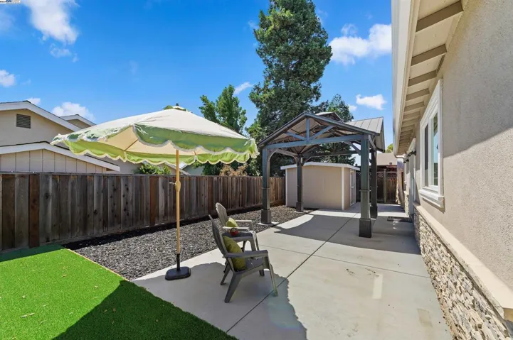 NEWER FENCES & PATIO