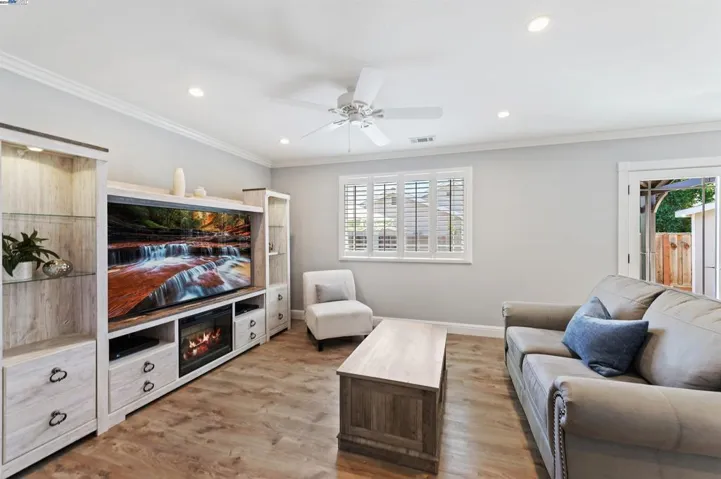 PLANTATION SHUTTERS