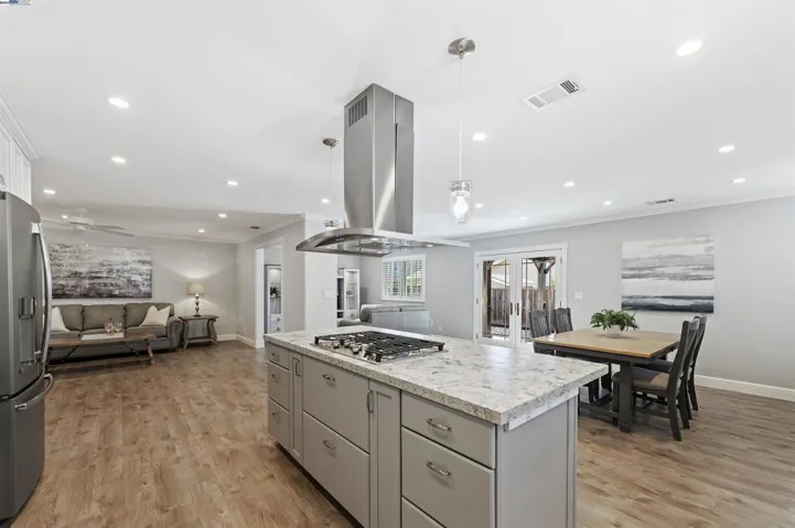 EXPANSIVE AND OPEN LIVING AREA