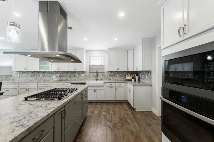 LEATHERED QUARTZ COUNTER TOPS