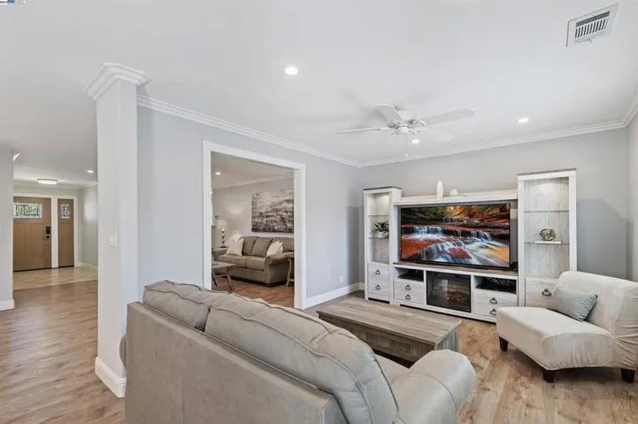 CROWN MOULDING
