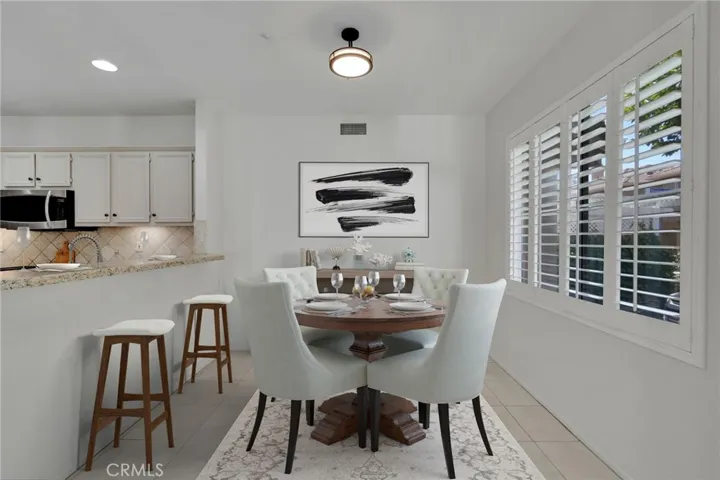 VIRTUALLY STAGED! Dining room