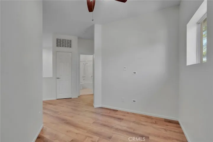 Alcove/ bonus space, view looking out to the hallway