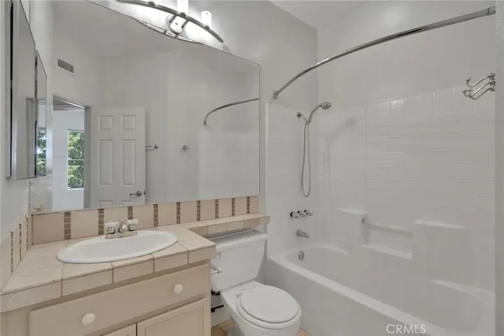 Upstairs full bathroom