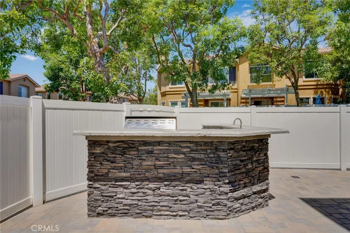 Patio and built in BBQ