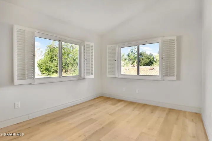 jPrimary Bedroom Suite3