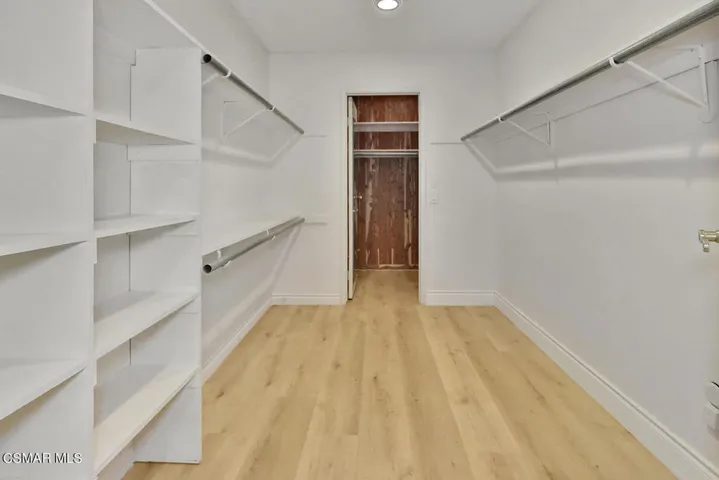 jPrimary Bedroom Suite10