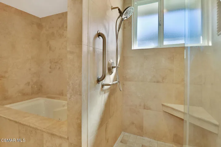jPrimary Bedroom Suite9
