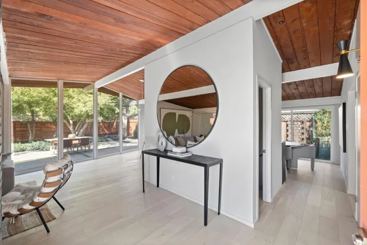 1096 Metro Circle, Palo Alto, California 94303
