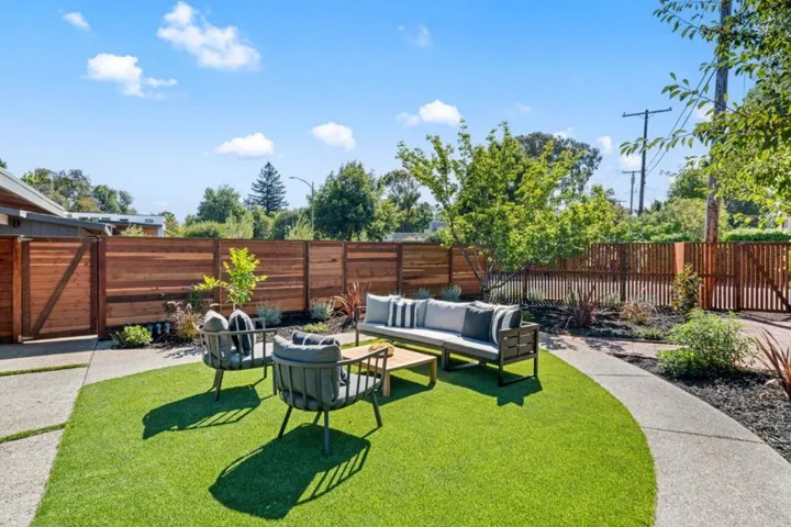 1096 Metro Circle, Palo Alto, California 94303