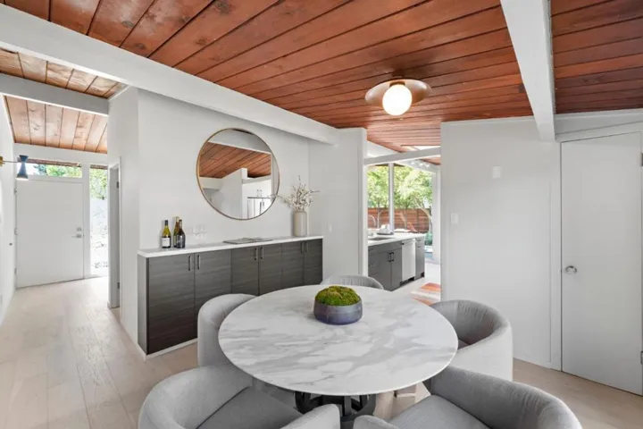 1096 Metro Circle, Palo Alto, California 94303