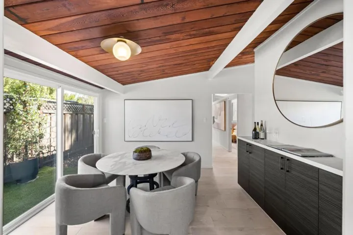 1096 Metro Circle, Palo Alto, California 94303