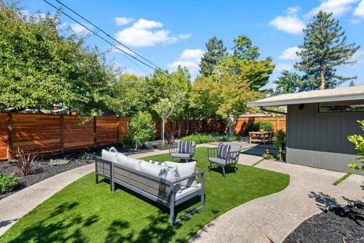 1096 Metro Circle, Palo Alto, California 94303
