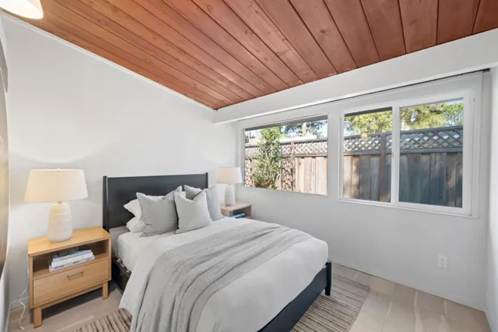 1096 Metro Circle, Palo Alto, California 94303