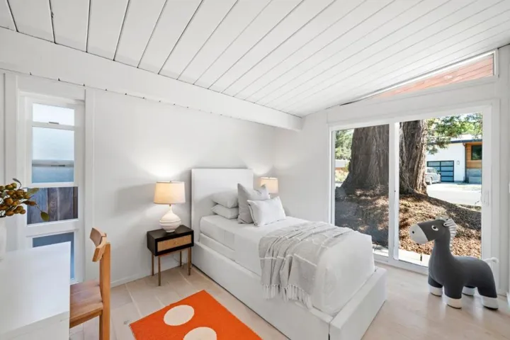 1096 Metro Circle, Palo Alto, California 94303