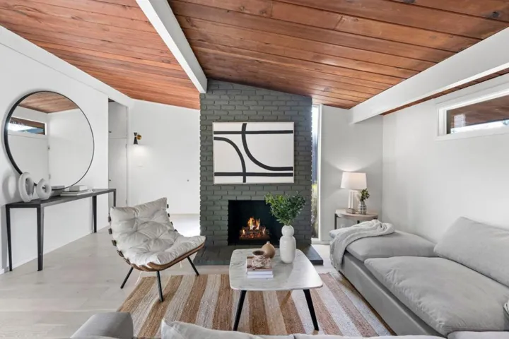 1096 Metro Circle, Palo Alto, California 94303